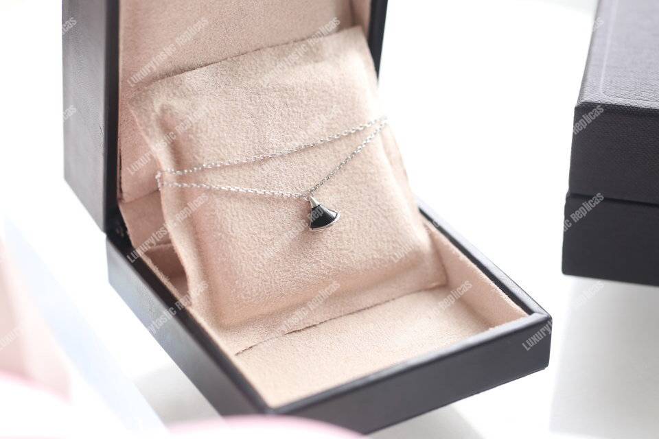 B*l*ai divina diva’s dream necklace black