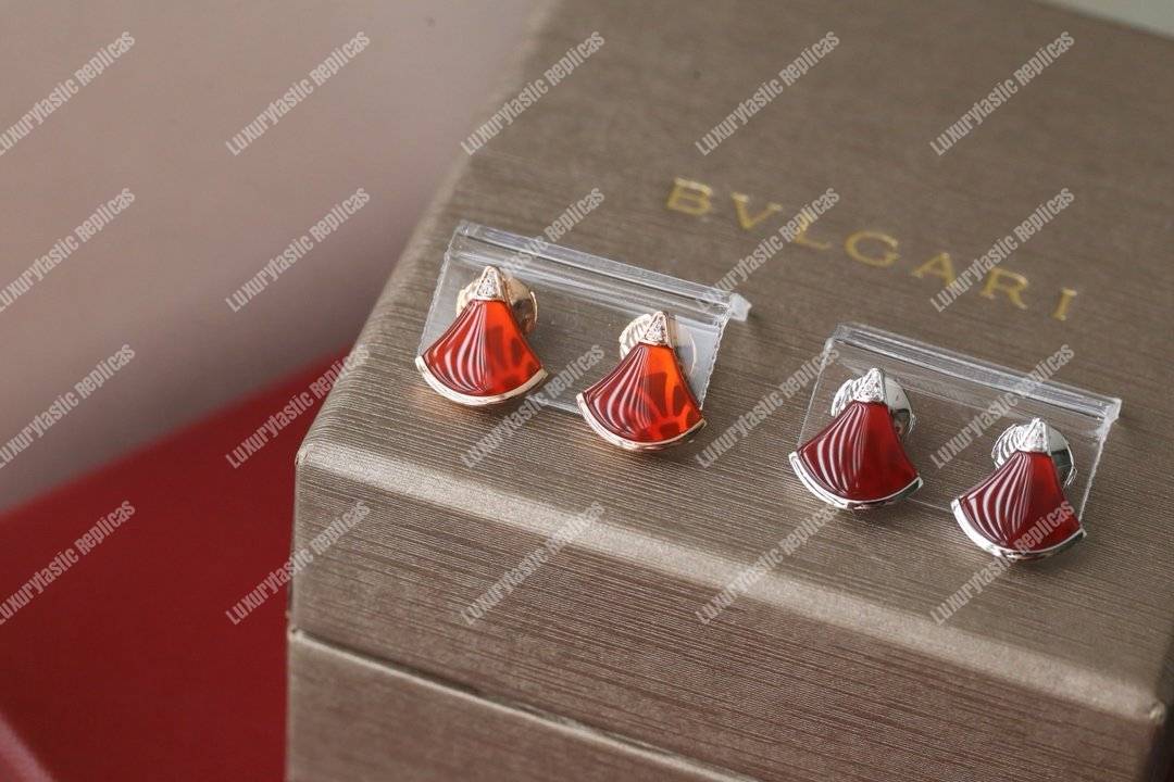 B*l*ai divas’ dream 2 diamonds earrings red