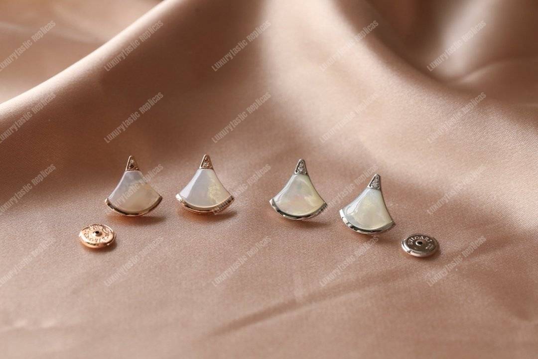 B*l*ai divas’ dream 2 diamonds earrings white