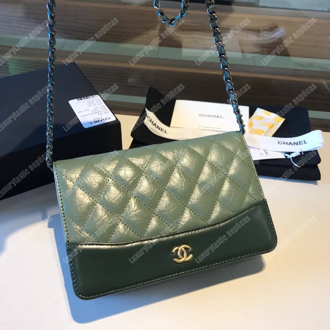 Ch*el wallet on chain – woc aged & smooth calfskin khaki green