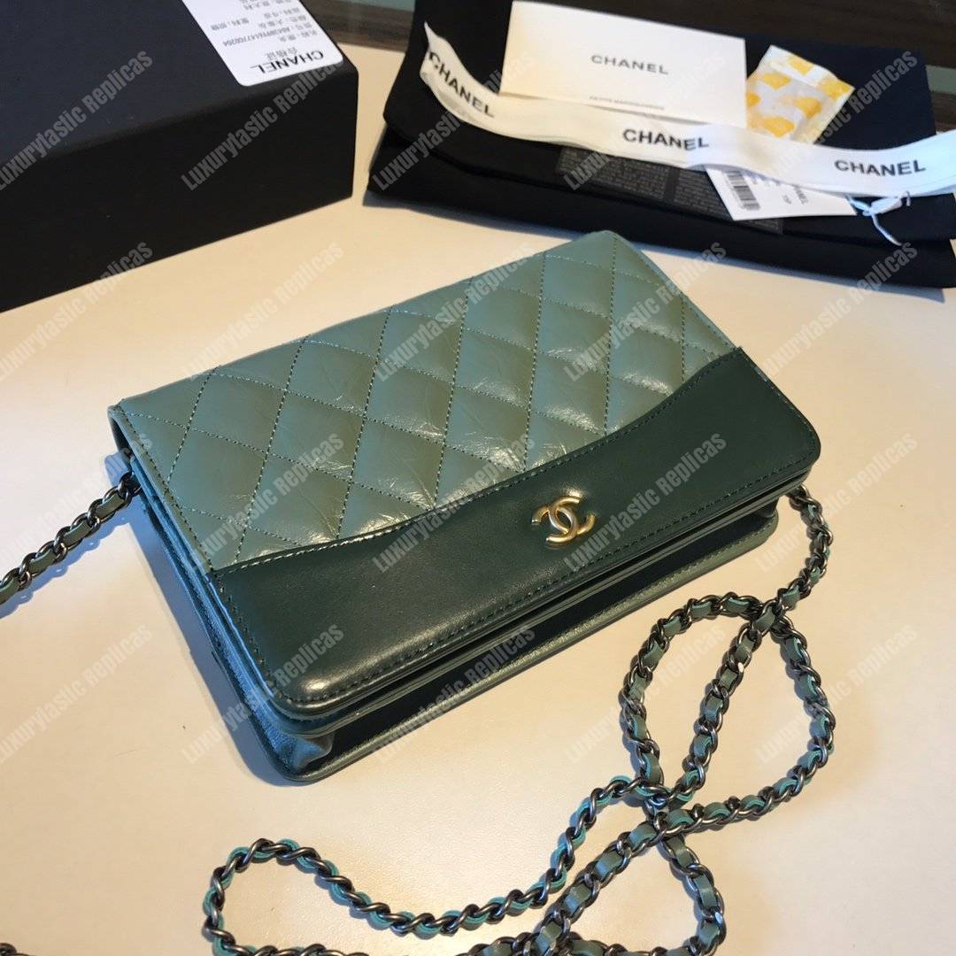 Ch*el wallet on chain – woc aged & smooth calfskin khaki green