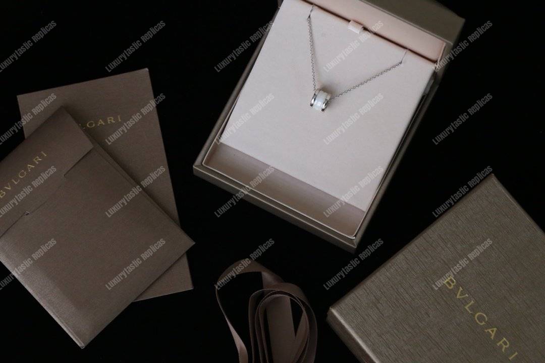 B*l*ai b.zero1 necklace with small round white ceramic pendant