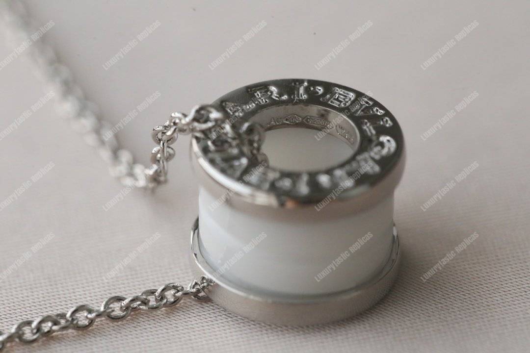 B*l*ai b.zero1 necklace with small round white ceramic pendant