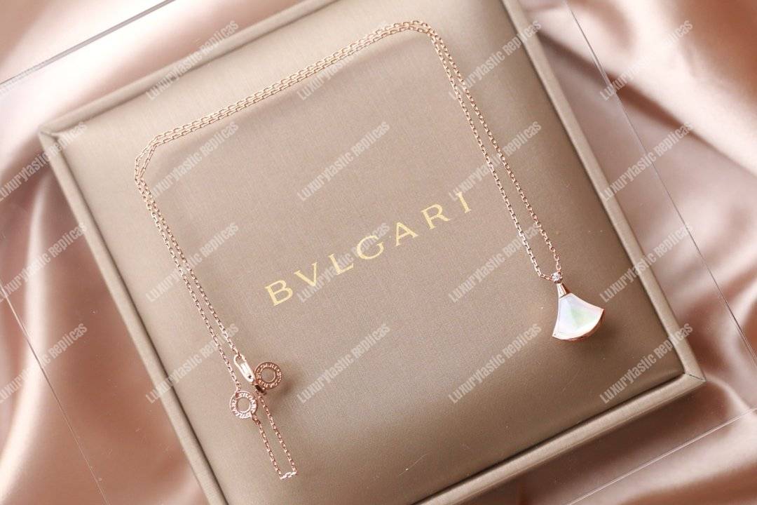 B*l*ai divas’ dream necklace rose gold