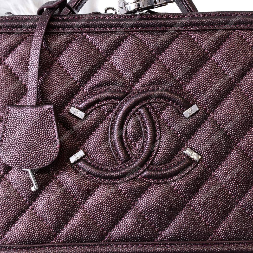 Ch*el medium vanity case burgundy