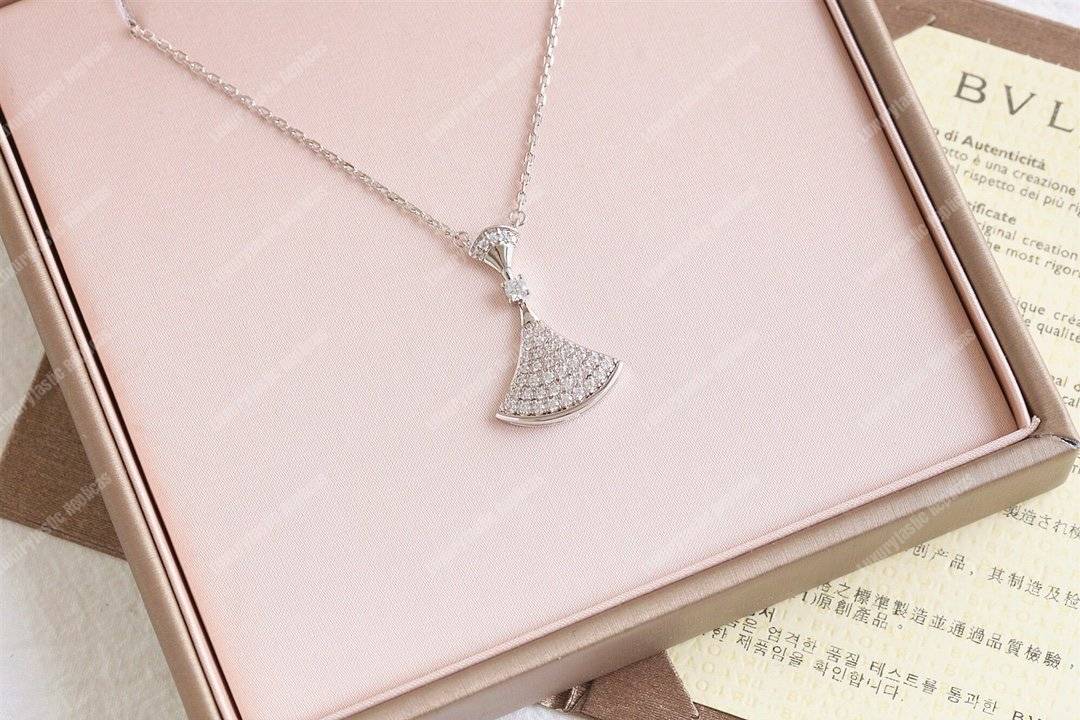 B*l*ai divas’ dream necklace with diamond pendant