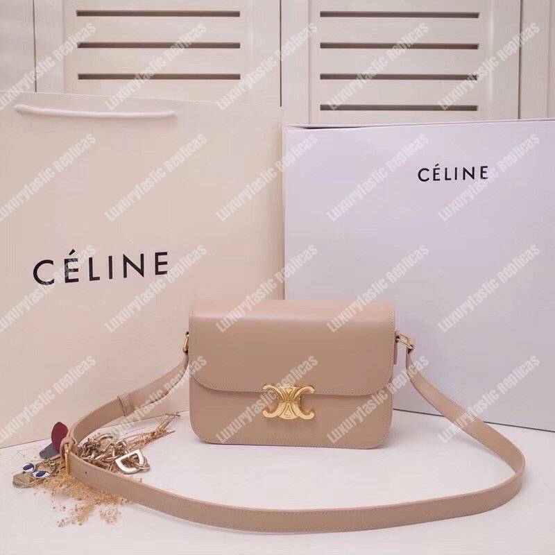 Ce**e medium triomphe bag in shiny calfskin nude