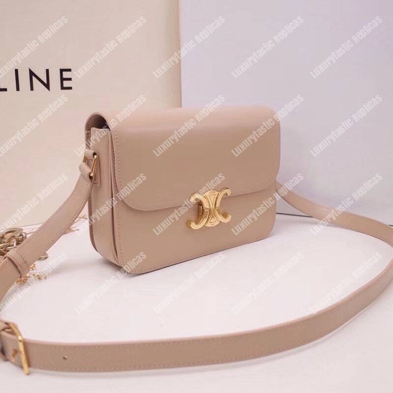 Ce**e medium triomphe bag in shiny calfskin nude