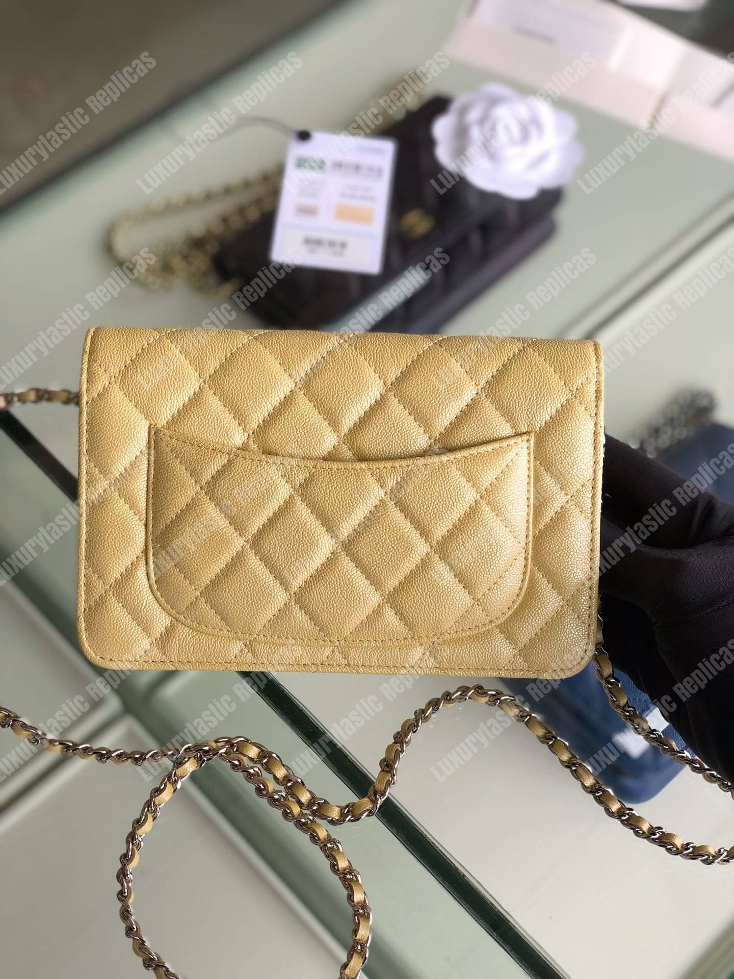Ch*el wallet on chain – woc classic caviar silver-toned metal light yellow