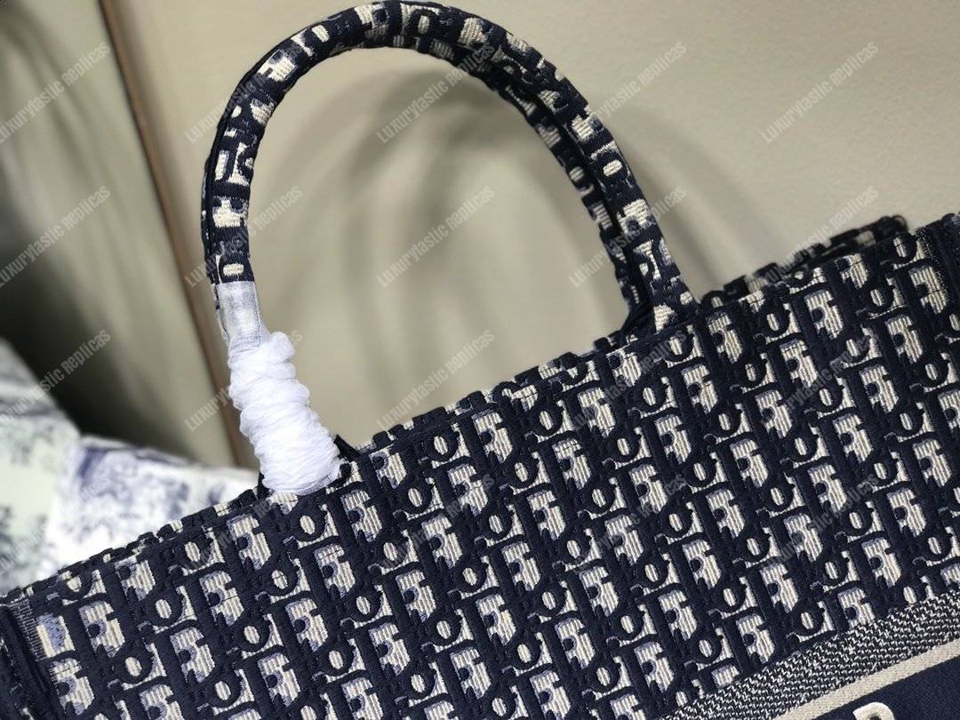D*or book tote bag in embroidered canvas blue D*or oblique