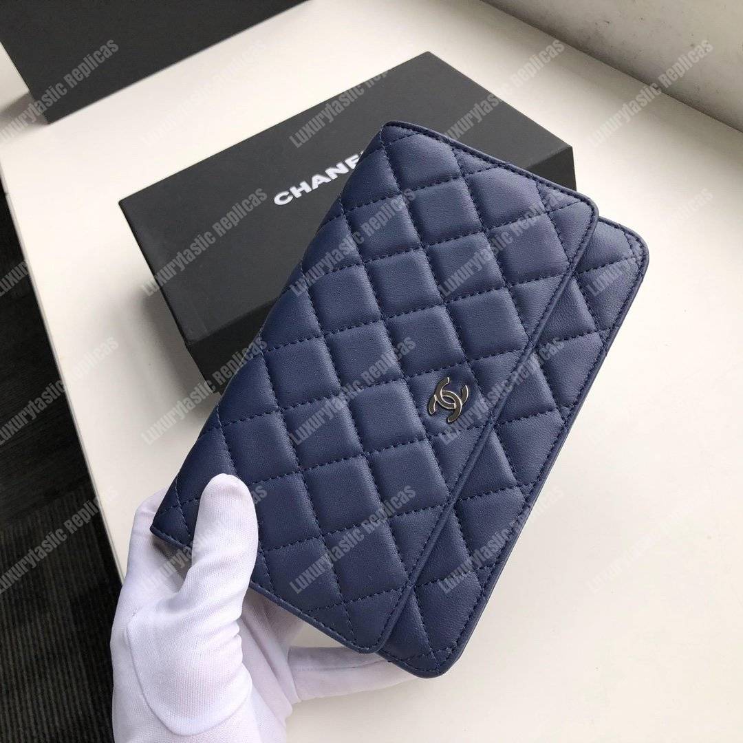 Ch*el wallet on chain – woc quilted lambskin dark blue silver-toned