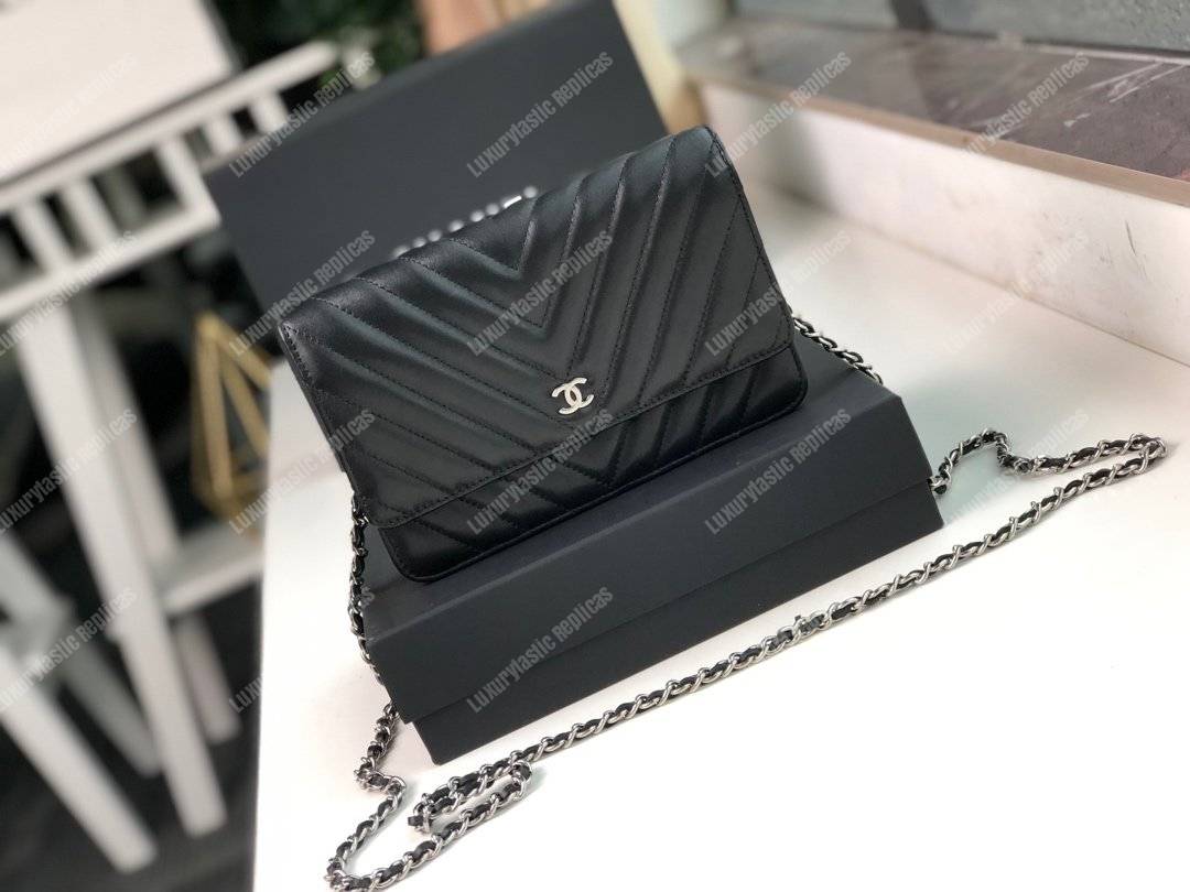 Ch*el wallet on chain – woc chevron lambskin black silver-toned