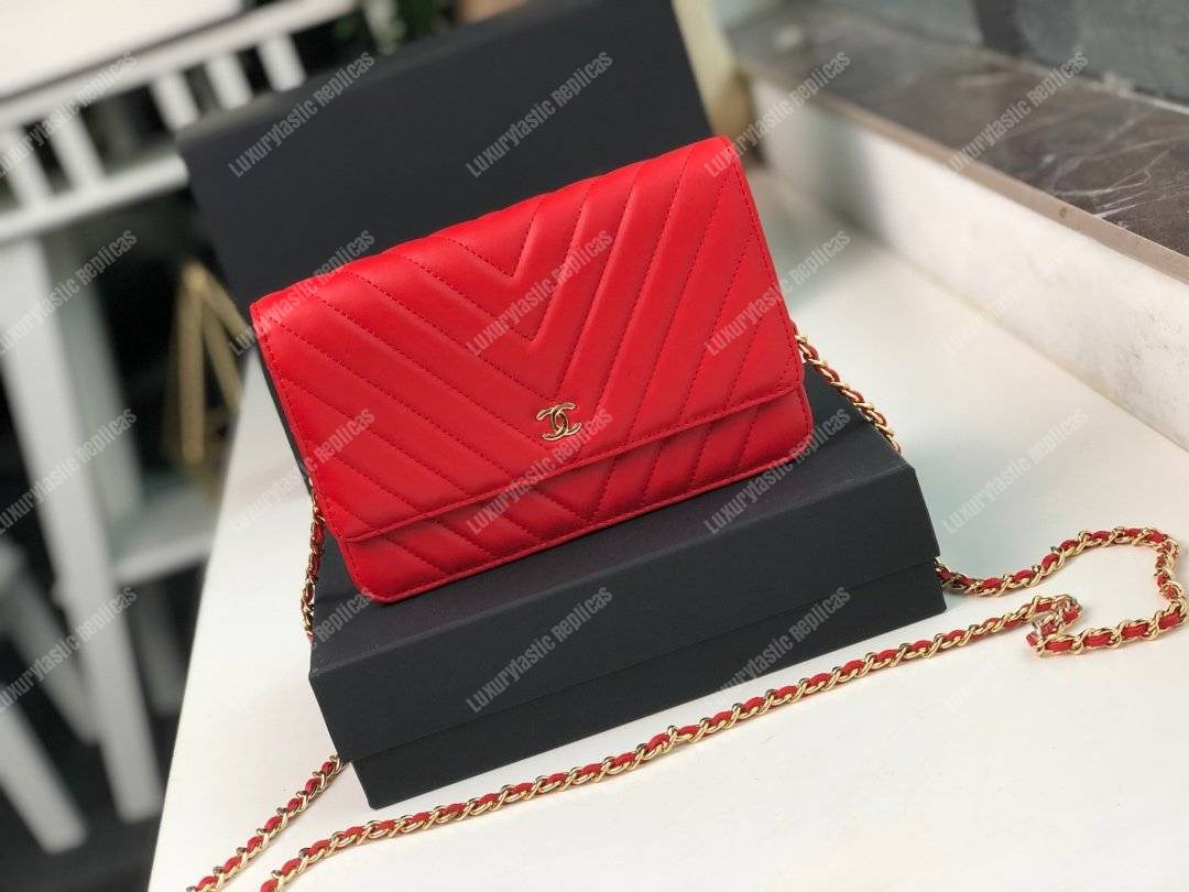 Ch*el wallet on chain – woc chevron lambskin red gold-toned﻿