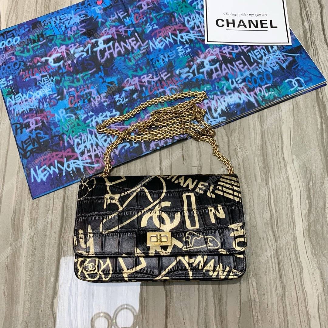 Ch*el wallet on chain – woc crocodile-embossed print gold-toned