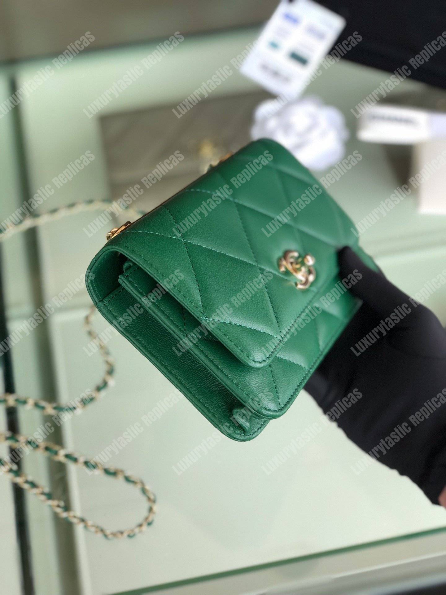 Ch*el wallet on chain – woc lambskin gold-toned metal green