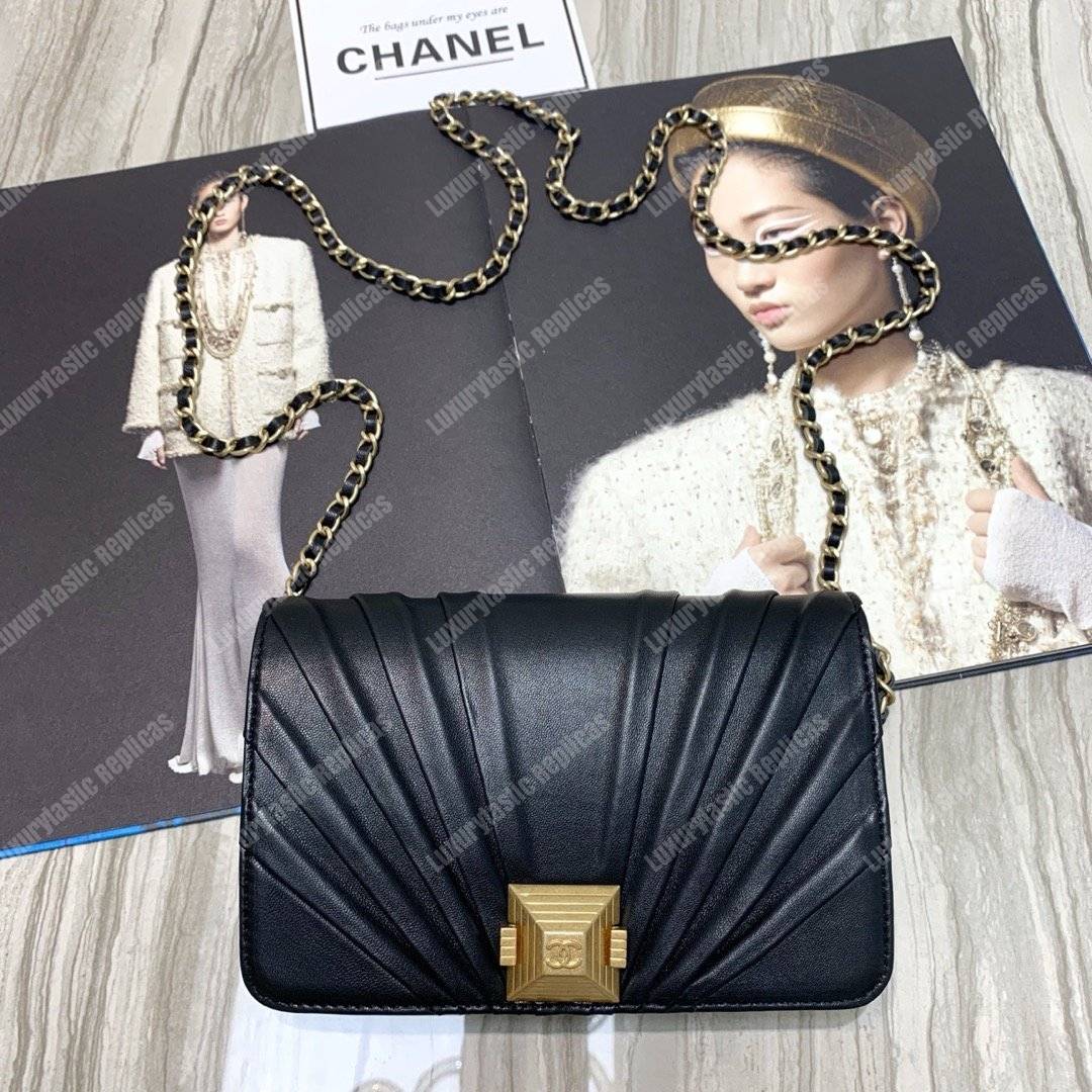 Ch*el wallet on chain – woc pleated lambskin black gold-toned