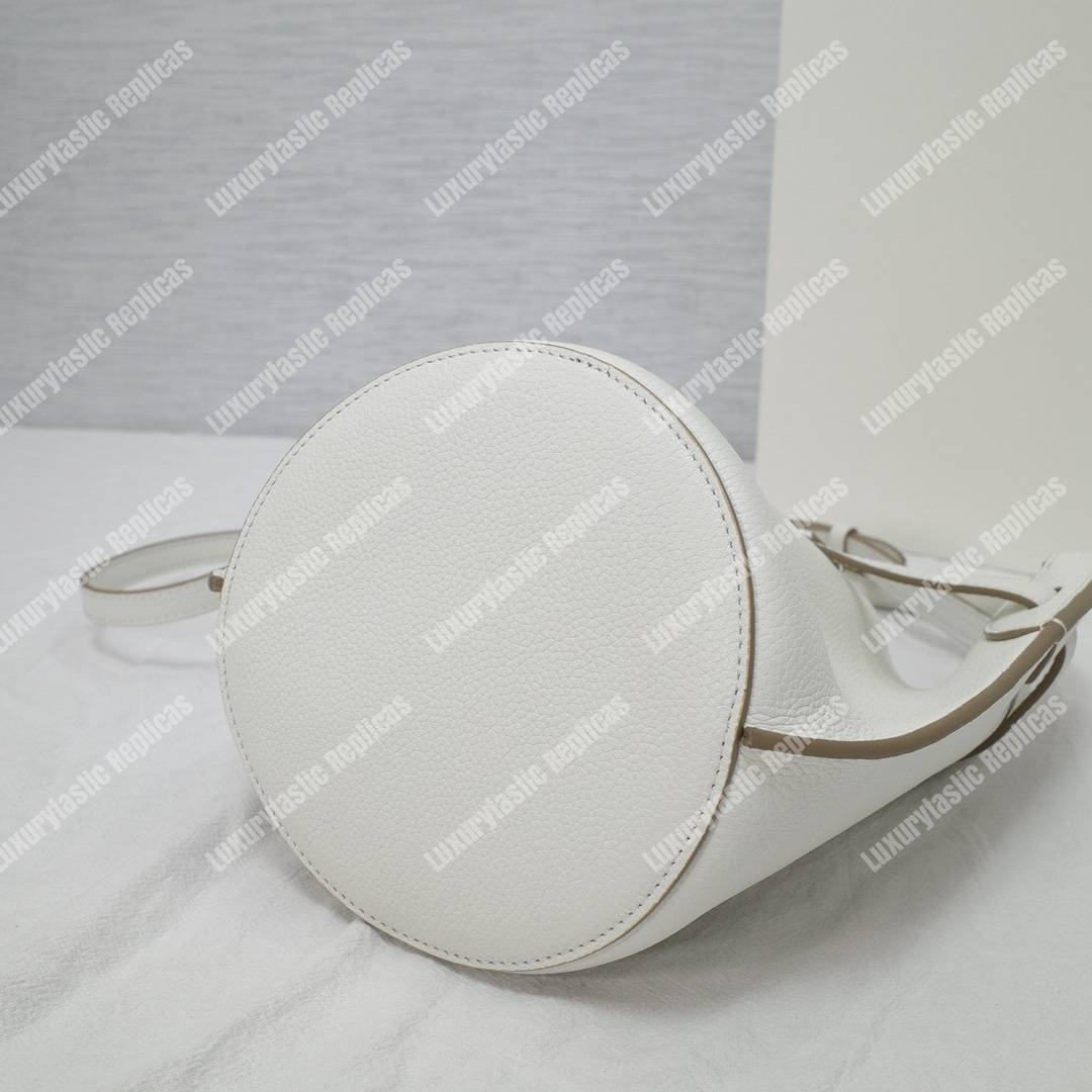 Ce**e big nano bucket in supple grained calfskin white