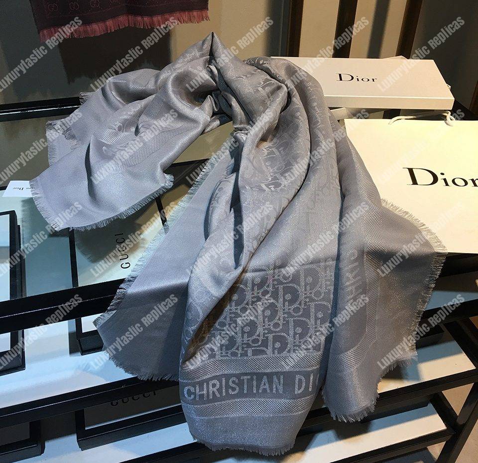 CD Oblique 140 Stole Grey