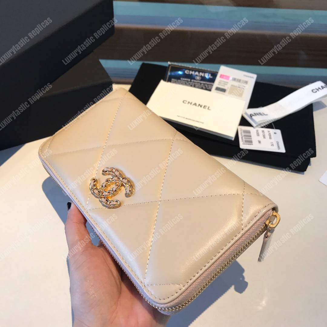 Ch*el 19 long zipped wallet light beige