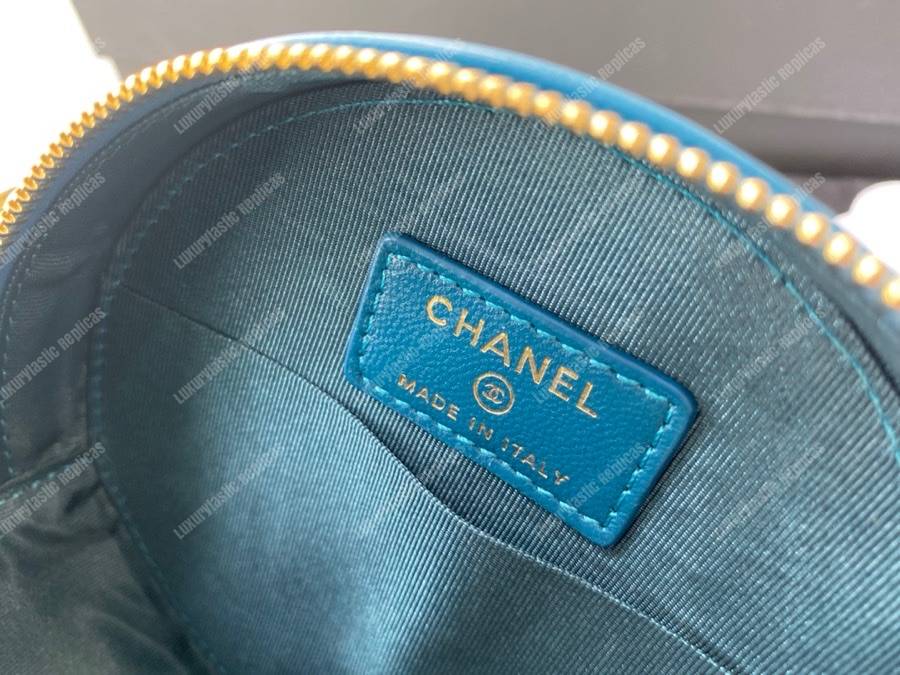 Ch*el 19 clutch with chain blue
