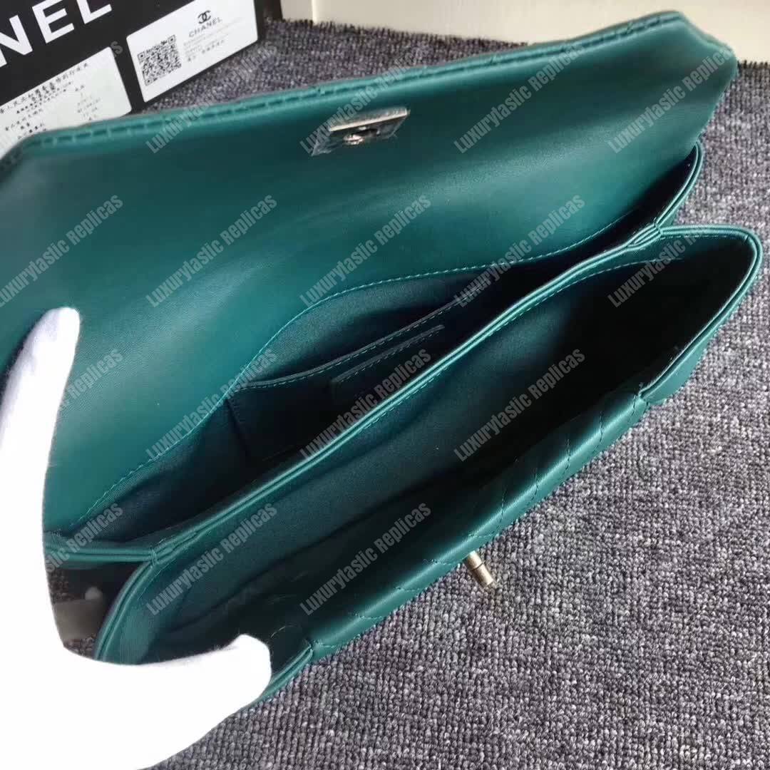 Ch*el reversed clutch green