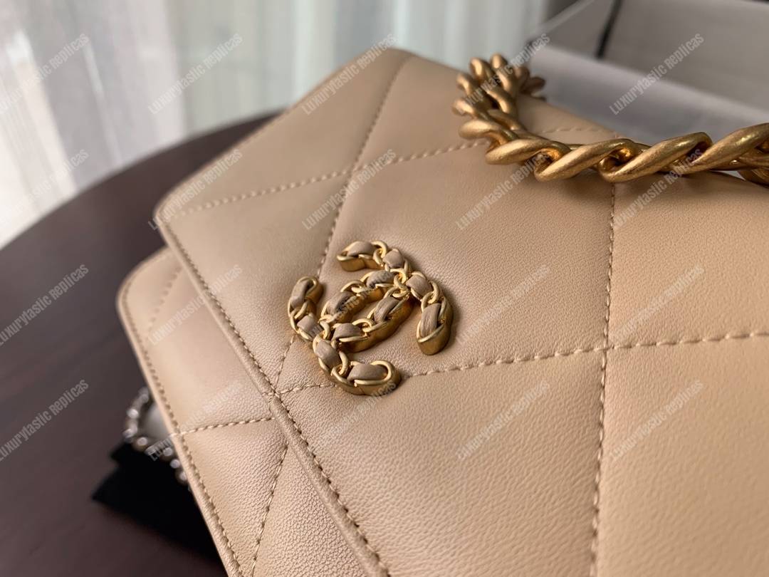 Ch*el 19 wallet on chain beige