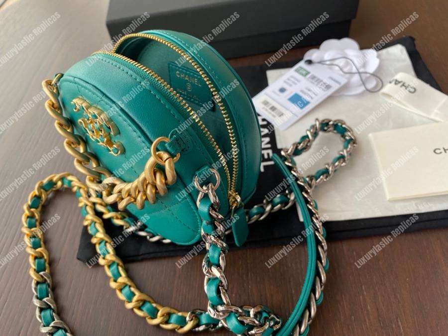 Ch*el 19 clutch with chain turquoise