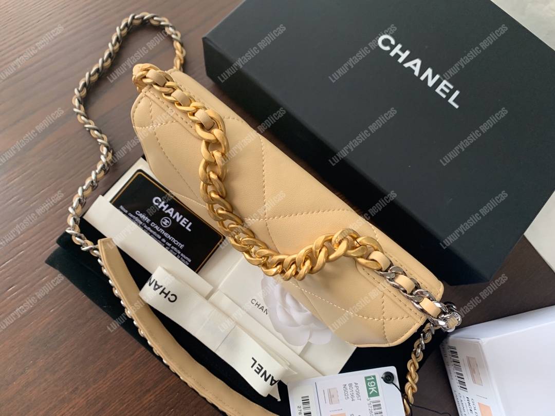 Ch*el 19 wallet on chain beige