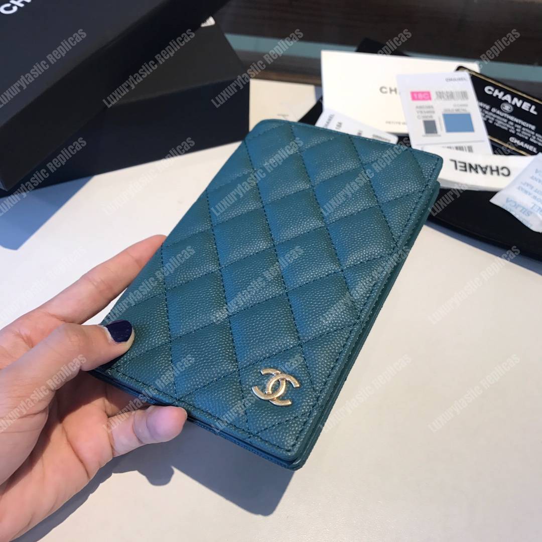 Classic Passport Holder Caviar Leather Turquoise