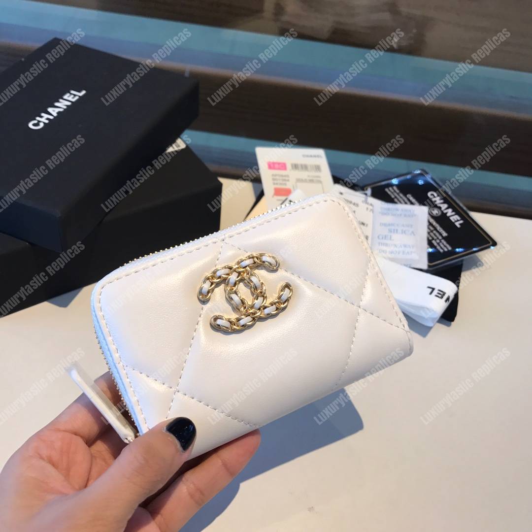 Ch*el 19 zipped coin purse white