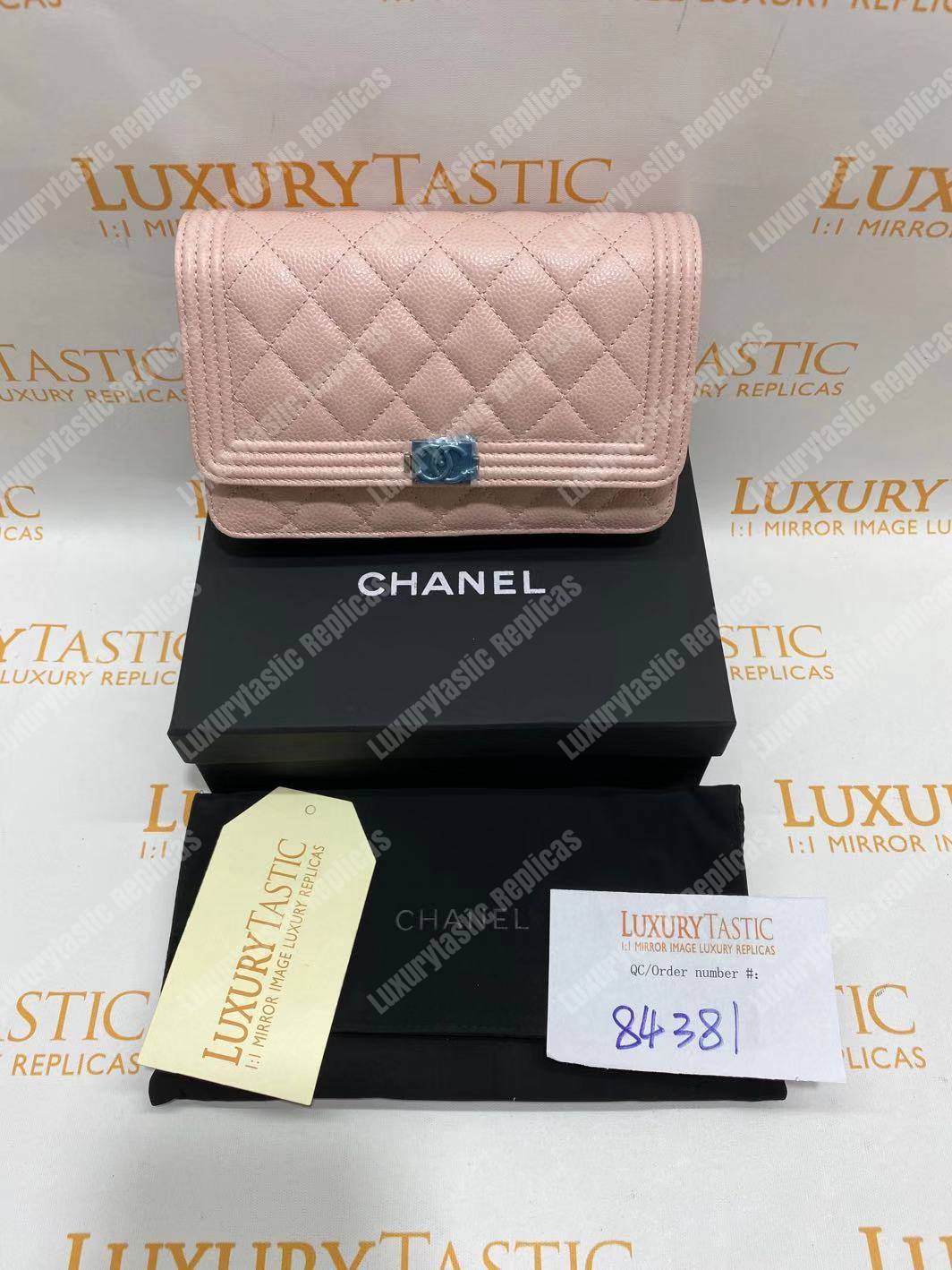 Ch*el le boy wallet on chain – woc light pink caviar silver-toned