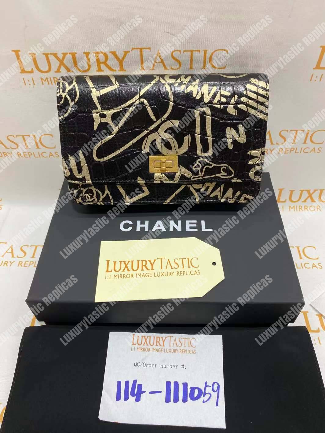 Ch*el wallet on chain – woc crocodile-embossed print gold-toned