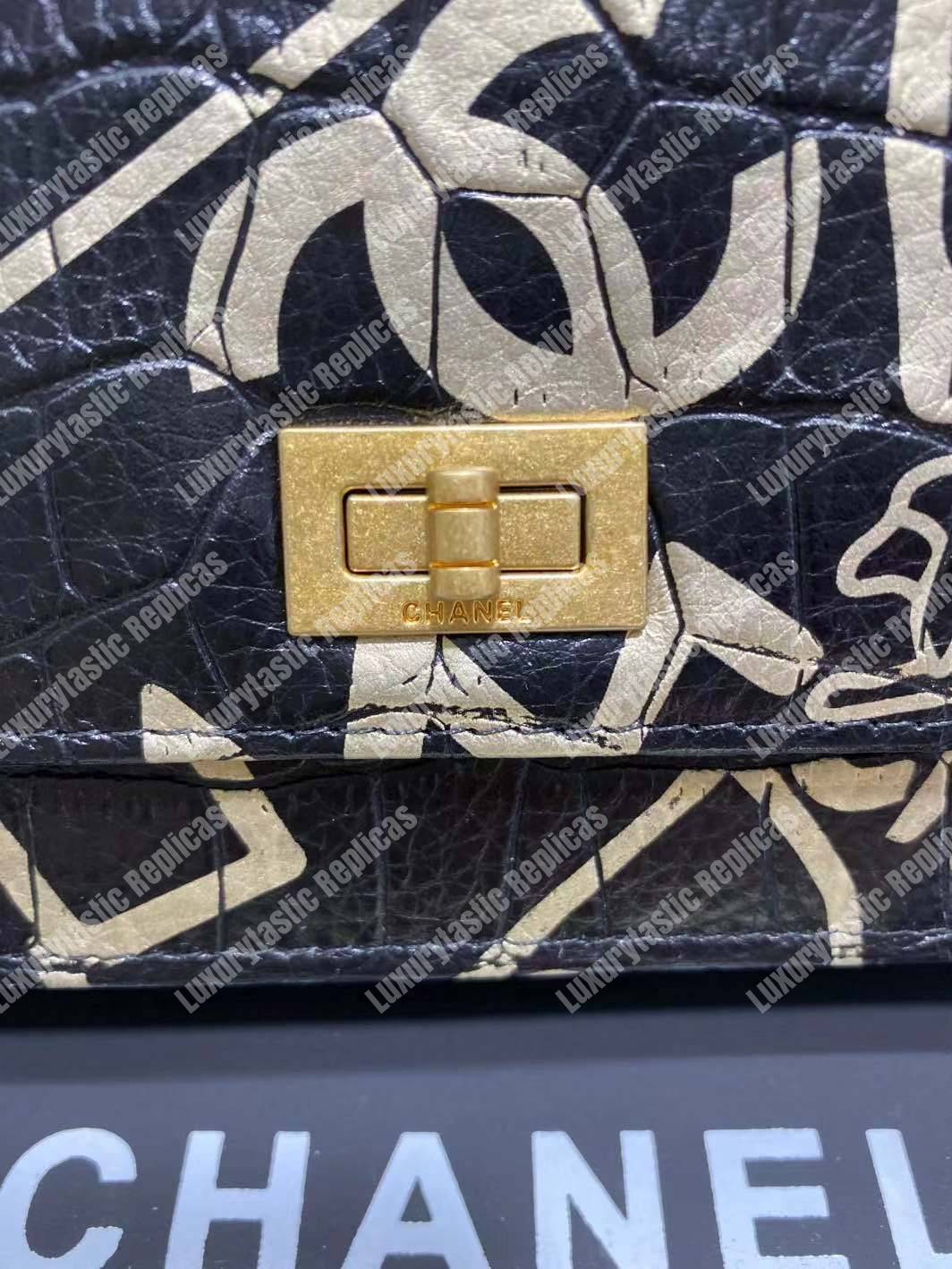 Ch*el wallet on chain – woc crocodile-embossed print gold-toned