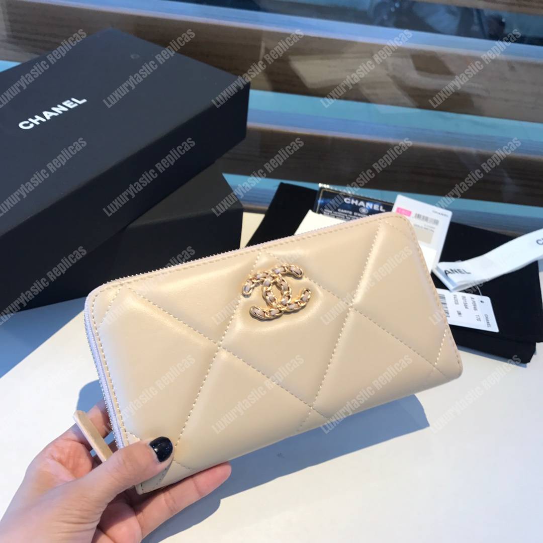 Ch*el 19 long zipped wallet light beige
