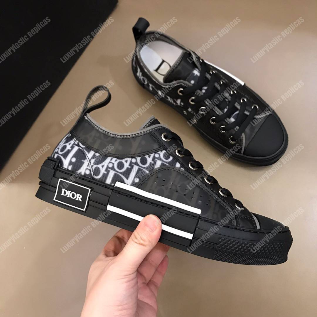 D*or “b23” low-top D*or oblique sneaker