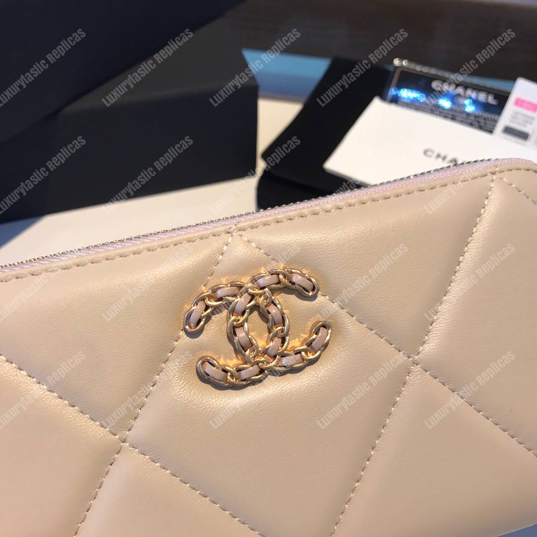 Ch*el 19 long zipped wallet light beige
