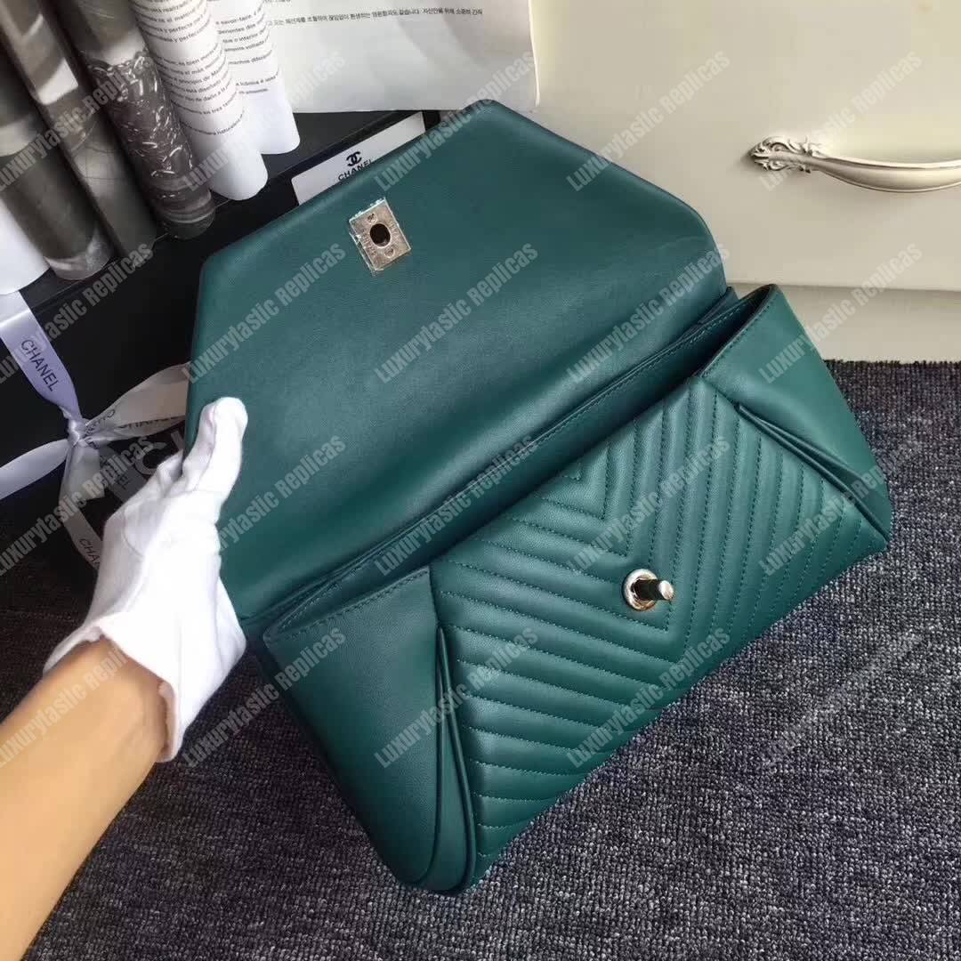 Ch*el reversed clutch green