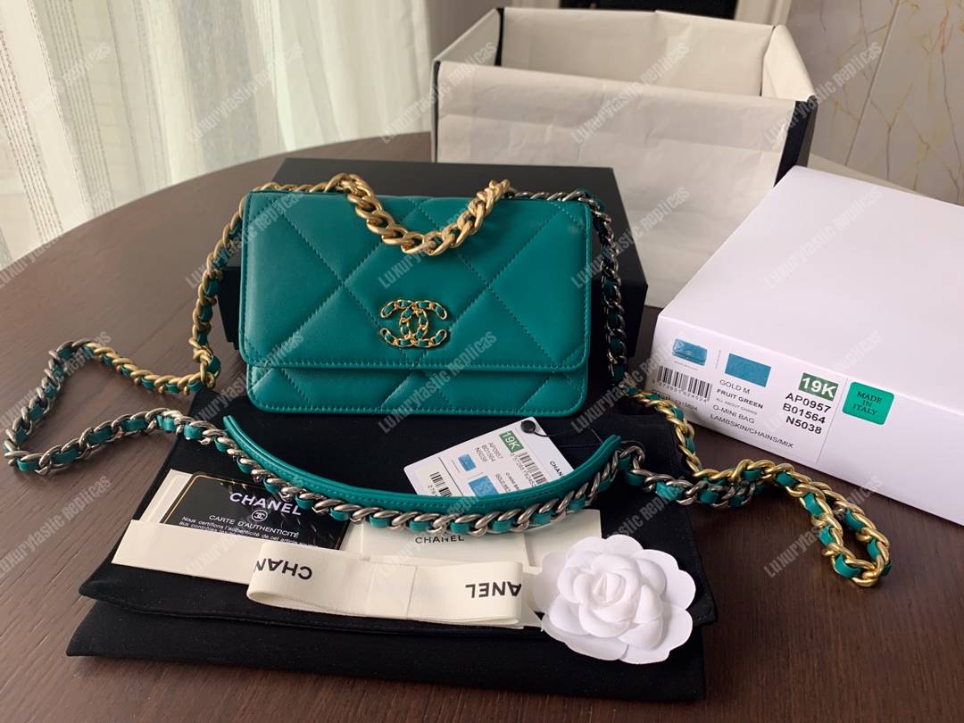 Ch*el 19 wallet on chain blue