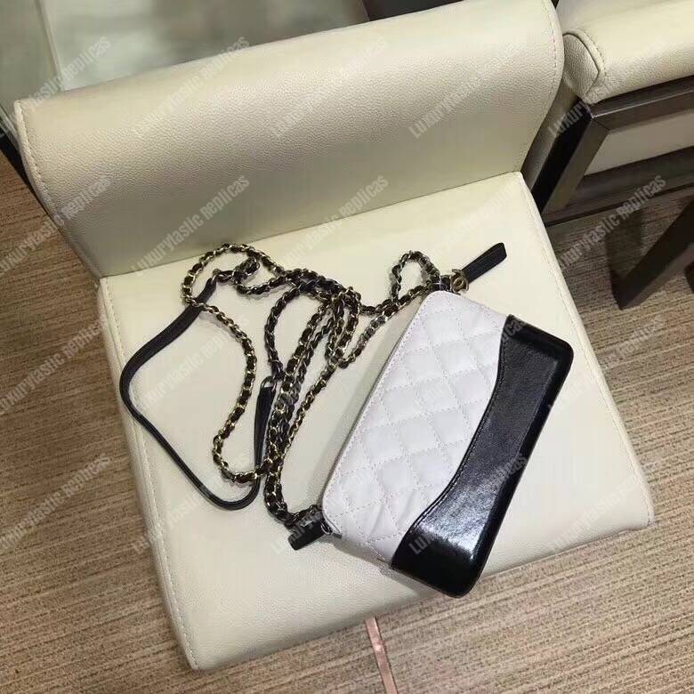 Ch*el clutch with chain white and black