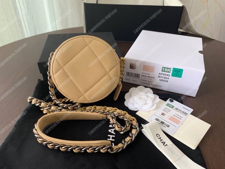 Ch*el 19 clutch with chain beige