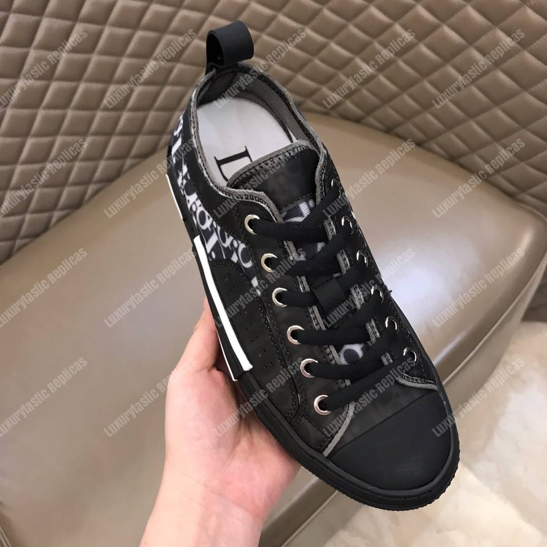 D*or “b23” low-top D*or oblique sneaker