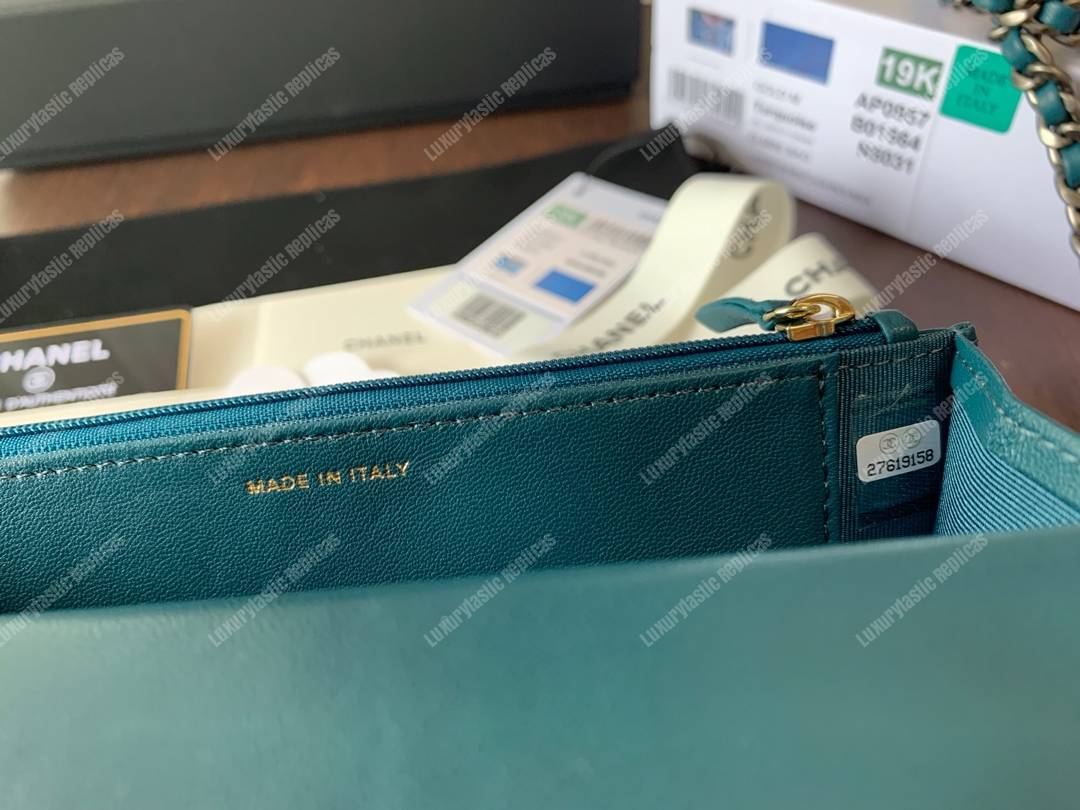 Ch*el 19 wallet on chain turquoise