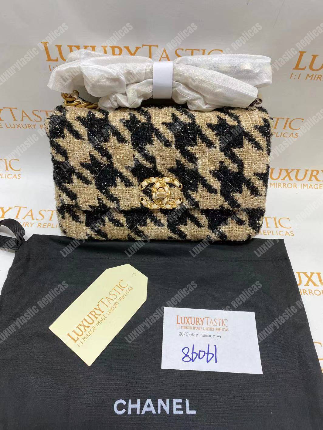 Ch*el 19 maxi flap bag tweed beige & black
