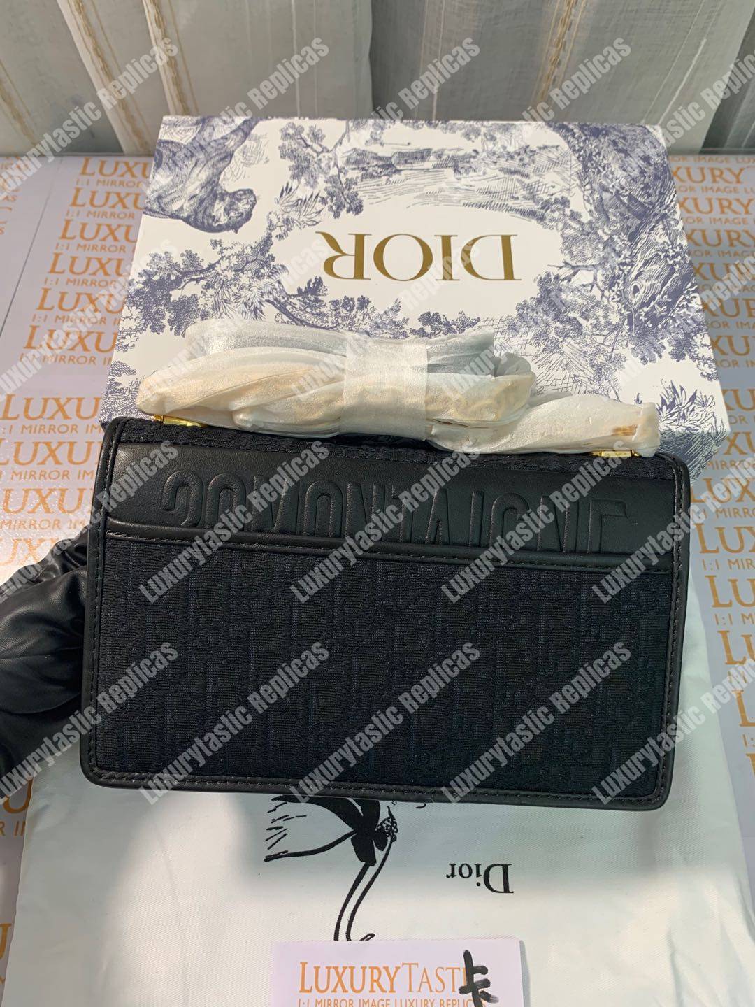 D*or wavy-effect 30 montaigne bag with chain black