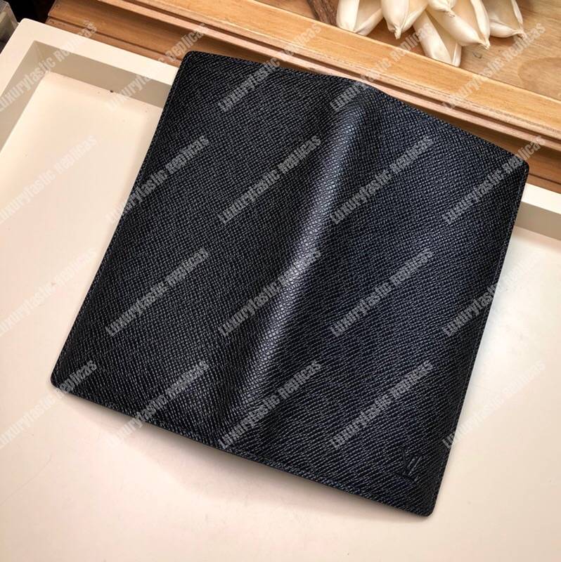 LV Brazza Wallet Taïga Leather Noir
