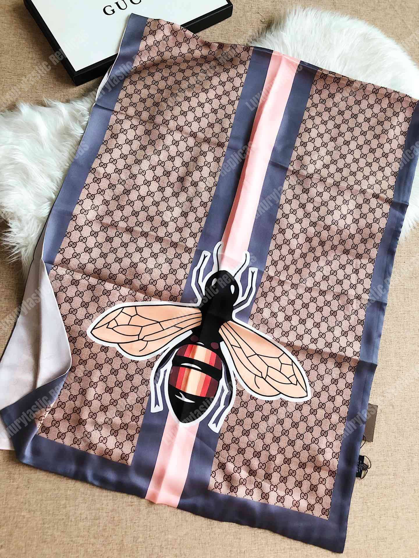 G*u*i bee print wool stole blue