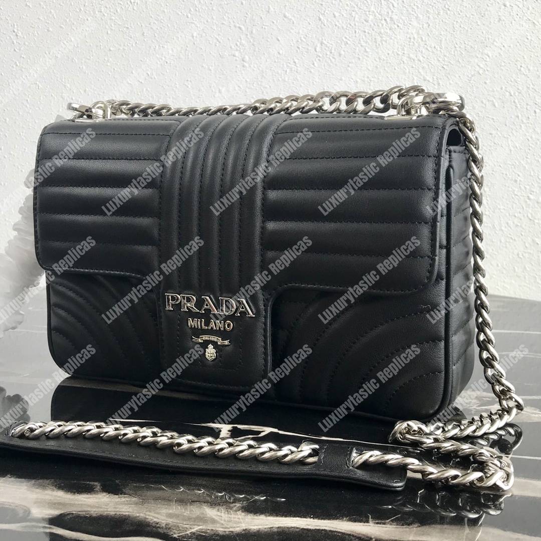 Pra*a diagramme medium leather bag black