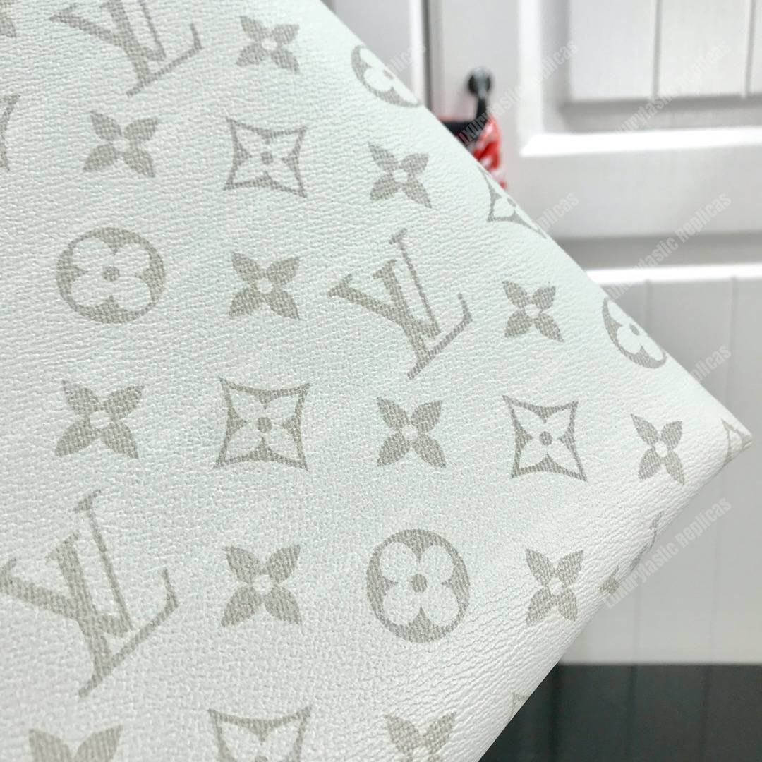 LV Discovery Pochette Monogram White