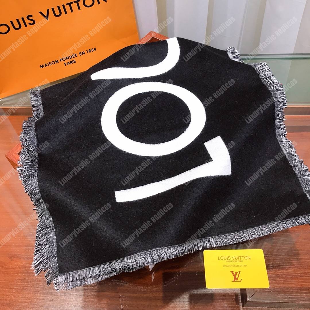 lv team L**is scarf noir