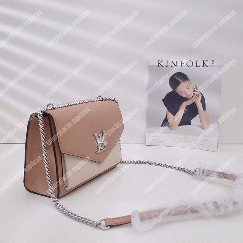 LV MyLockMe BB Papyrus Creme